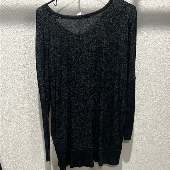 Arizona Jean Company Black Relaxed Asymmetrical Blouse - Picture 3 of 4